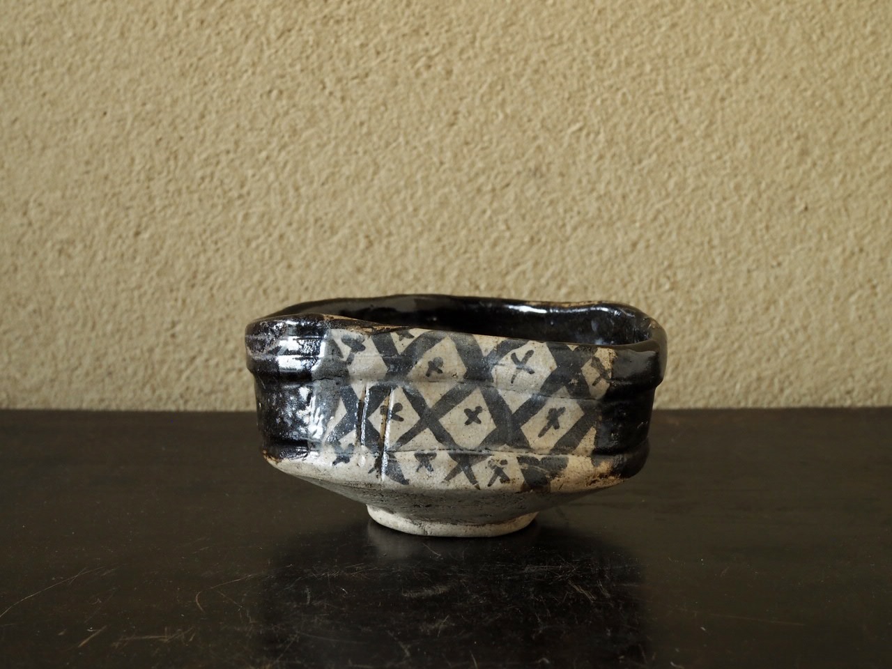 黒織部茶碗 | 古美術いもと