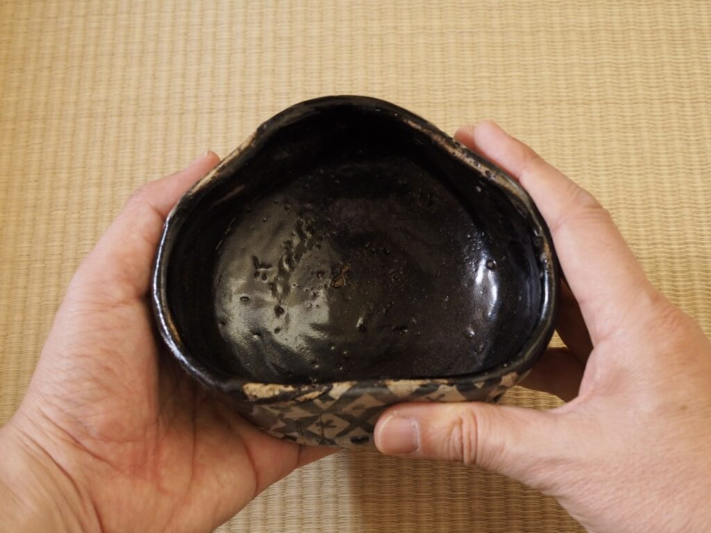黒織部茶碗 | 古美術いもと